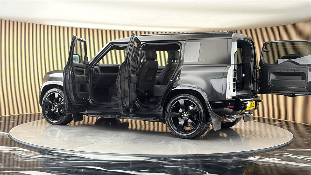 More views of Land Rover Defender 110