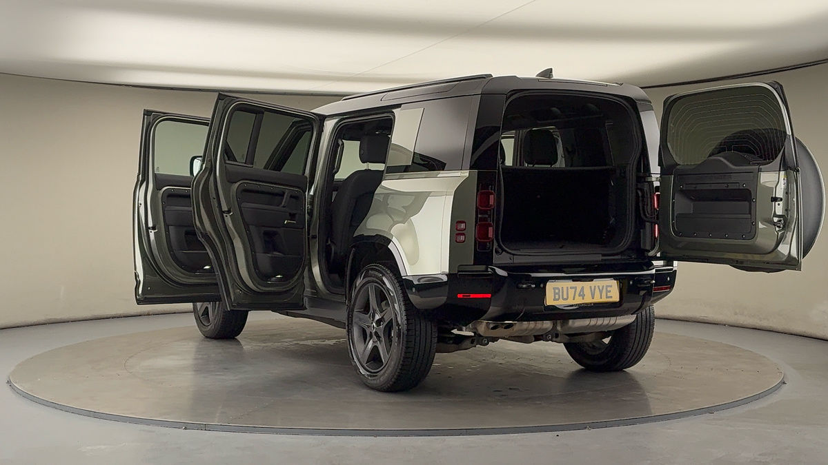 Land Rover Defender 110 Image 23