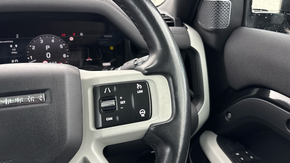 Land Rover Defender 90 Image 14