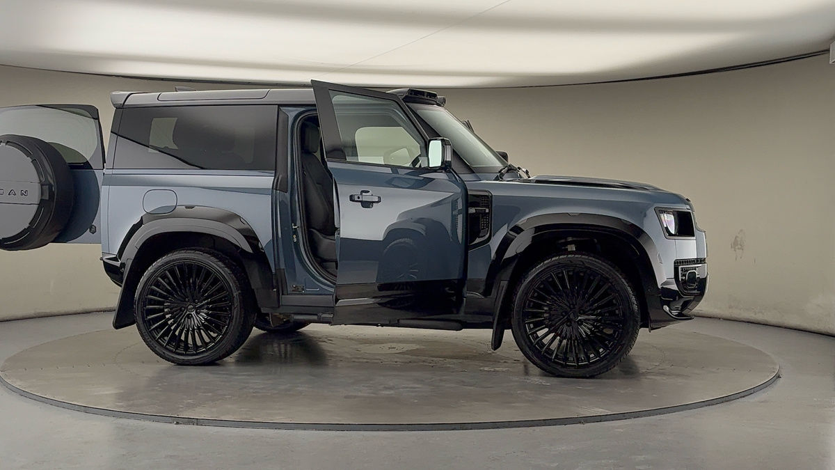 More views of Land Rover Defender 90