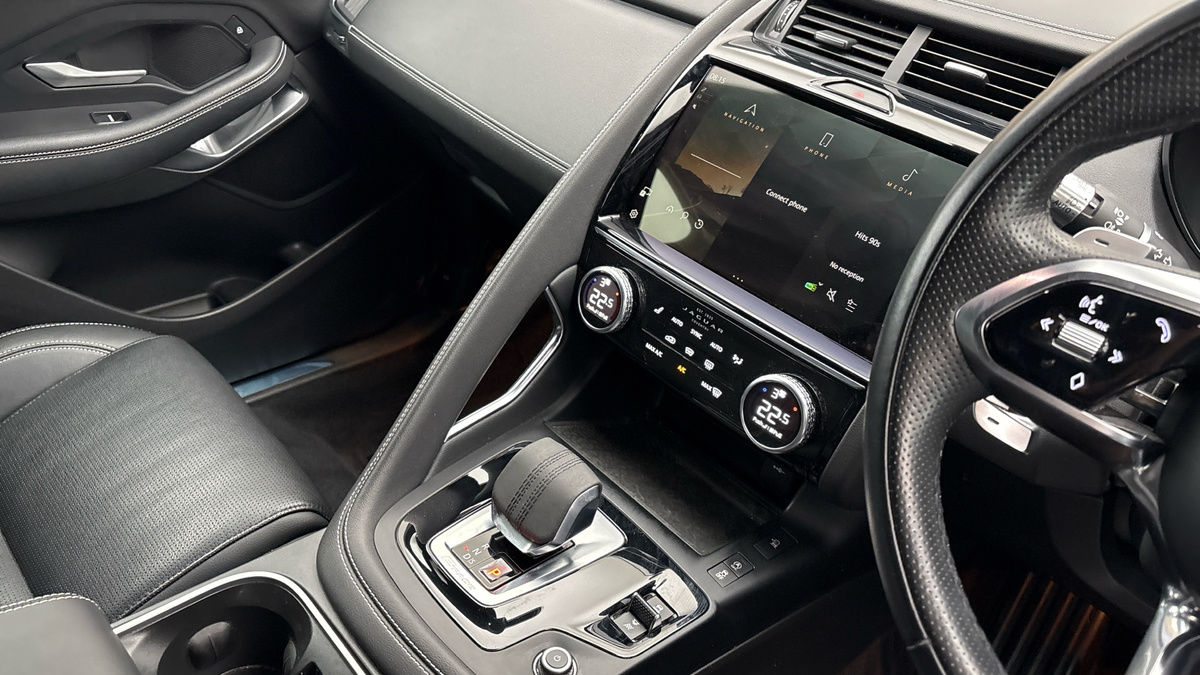 Jaguar E-PACE Image 18