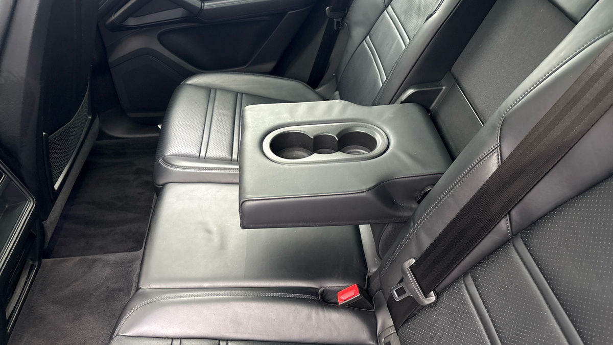 Porsche Cayenne Image 9