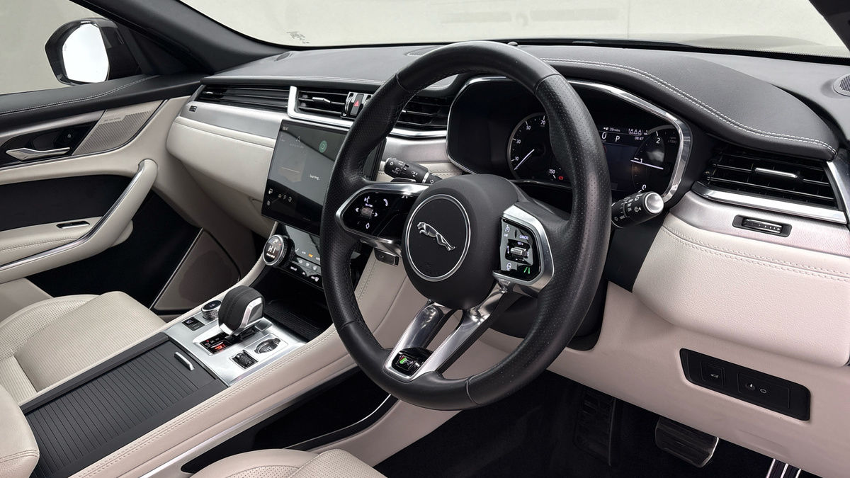 Jaguar F-PACE Image 5