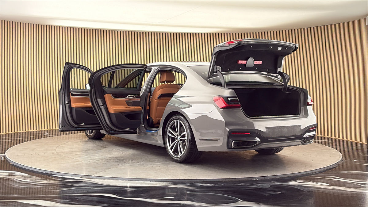 BMW 7 Series Image 23