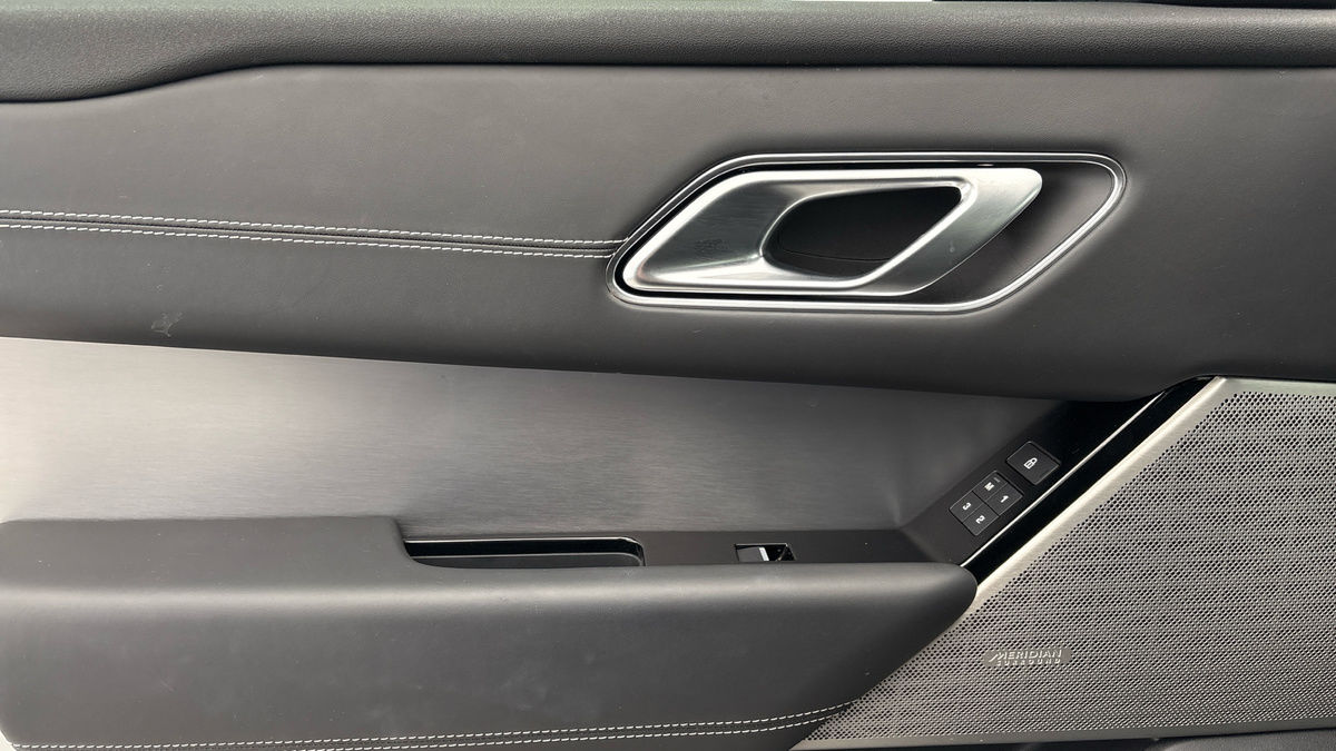 Land Rover Range Rover Velar Image 19