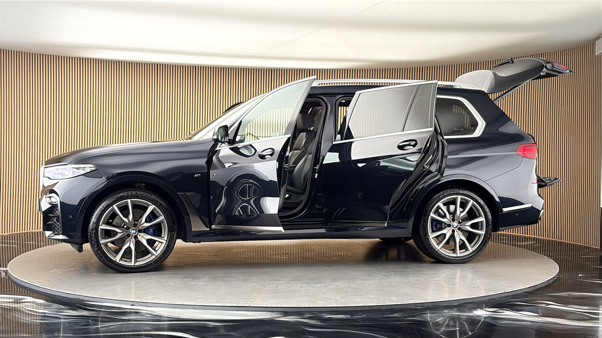 More views of BMW X7
