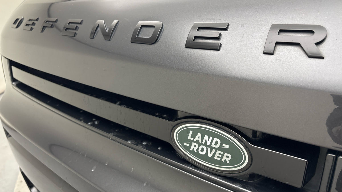 Land Rover Defender 110 Image 24