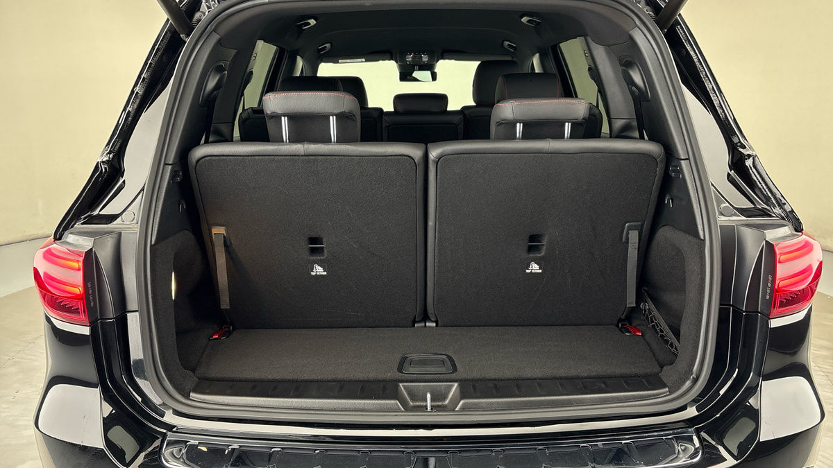 Mercedes-Benz GLB Image 11