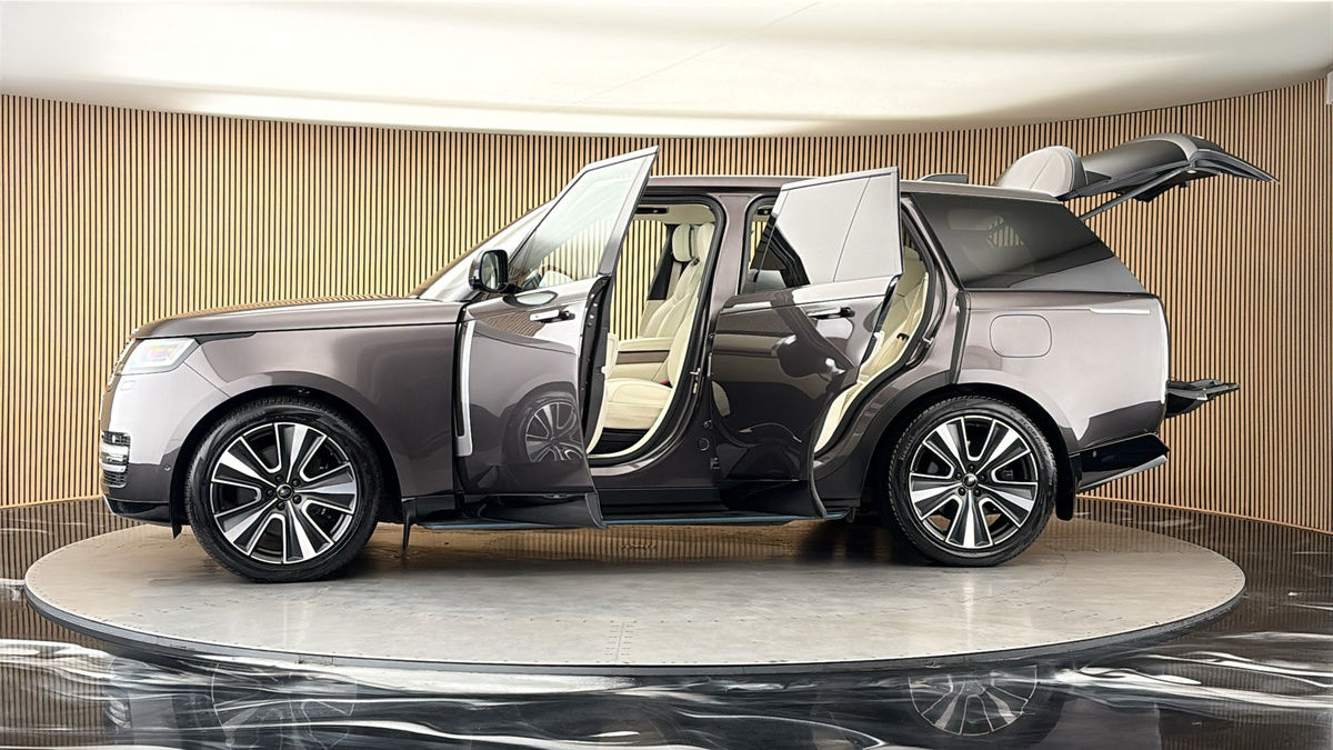 More views of Land Rover Range Rover