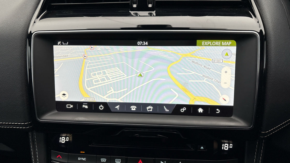 Jaguar F-PACE Image 17