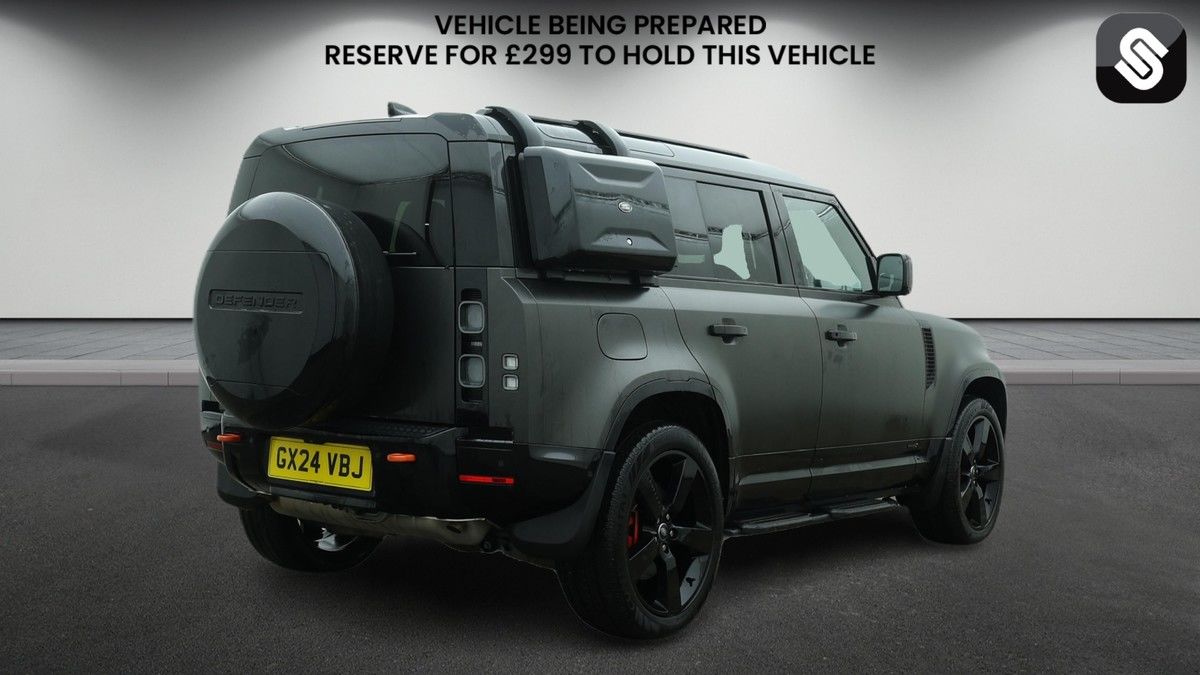 Land Rover Defender 110 Image 4