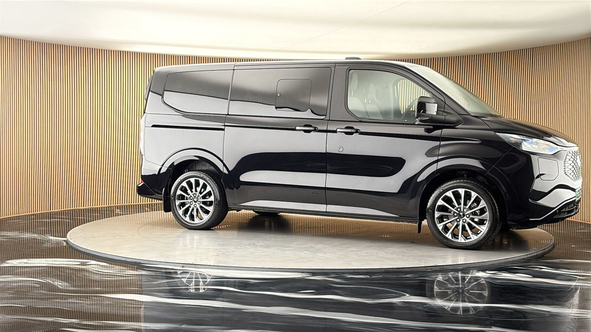 More views of Ford E-Tourneo Custom