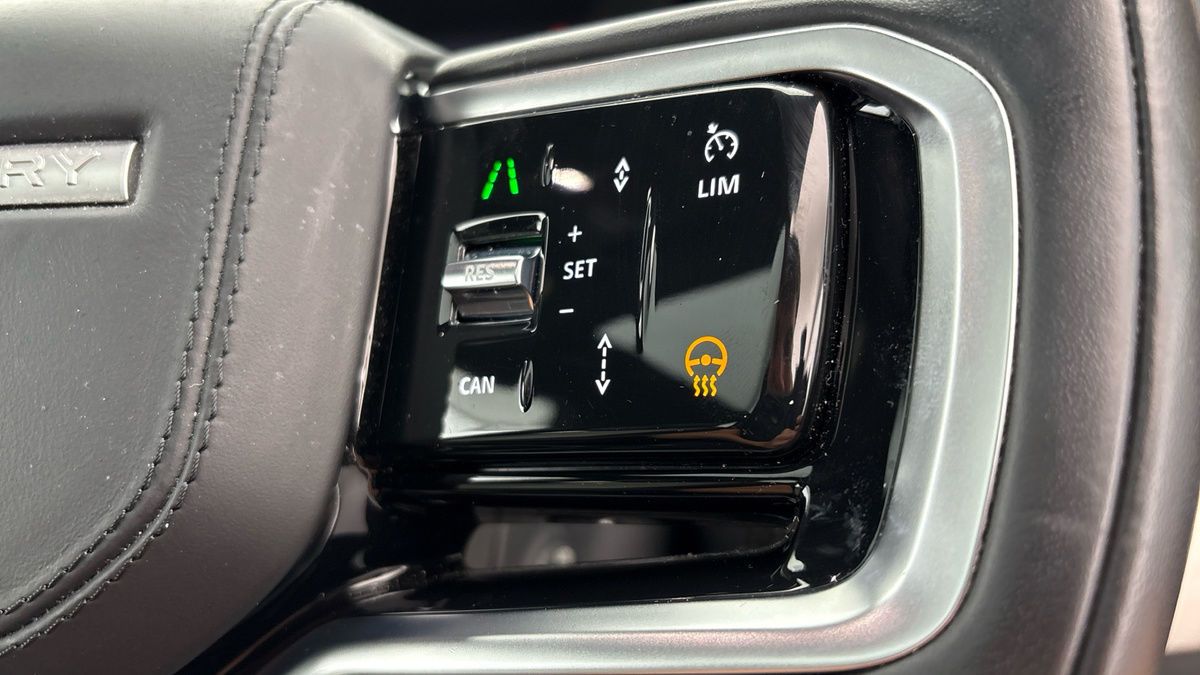 Land Rover Discovery Sport Image 27