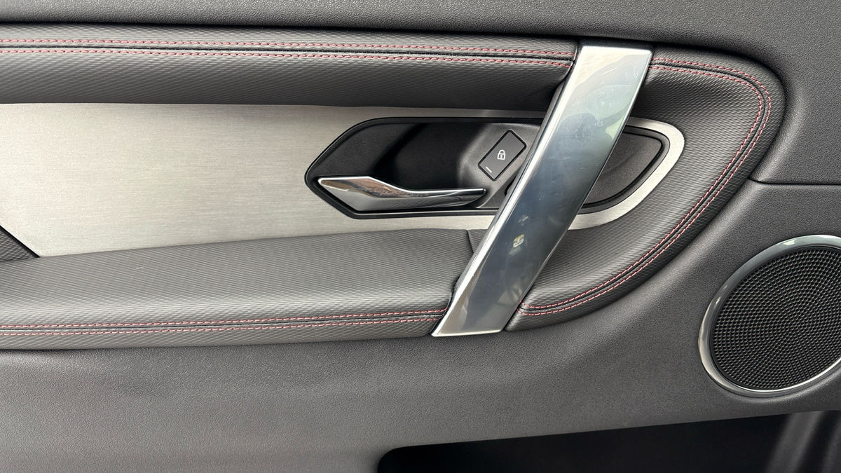 Land Rover Discovery Sport Image 19