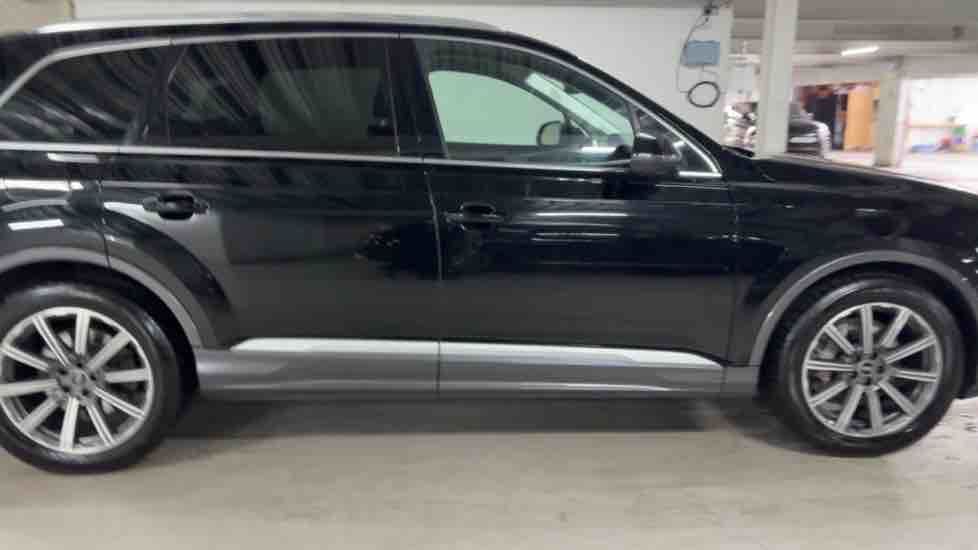 More views of Audi Q7