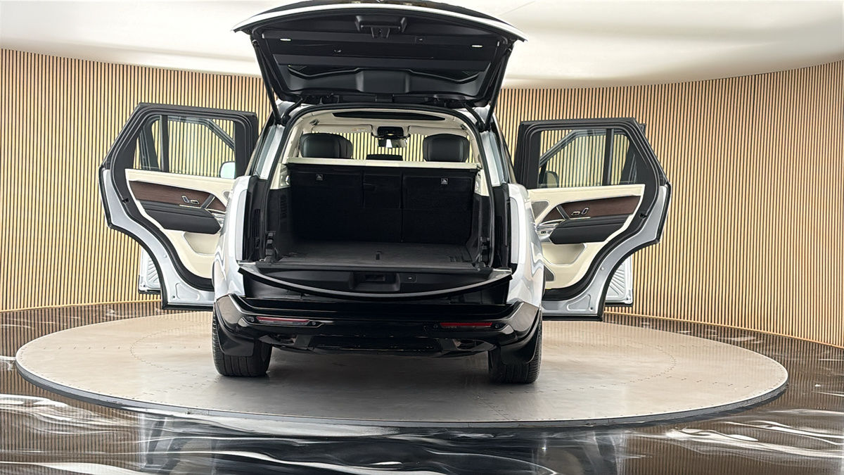 More views of Land Rover Range Rover