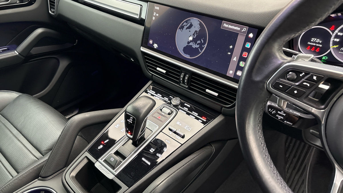 Porsche Cayenne Image 18