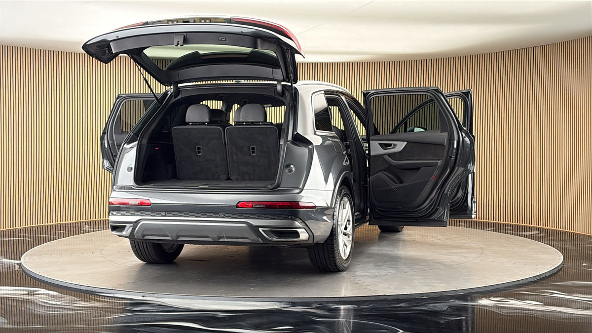 More views of Audi Q7