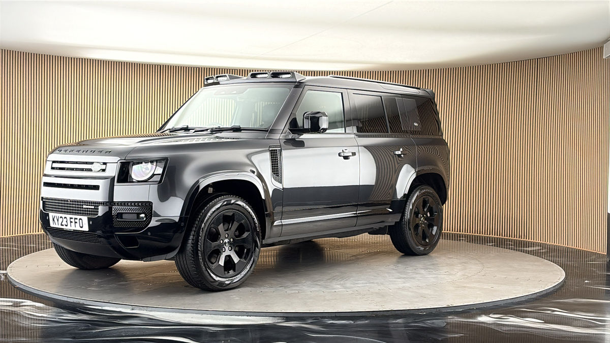Land Rover Defender 110 Image 20