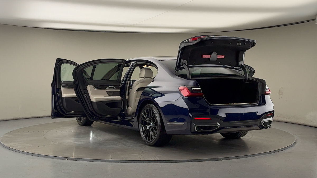 BMW 7 Series Image 23