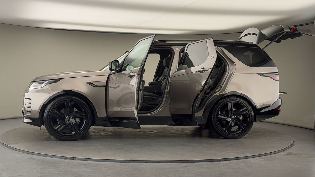 More views of Land Rover Discovery