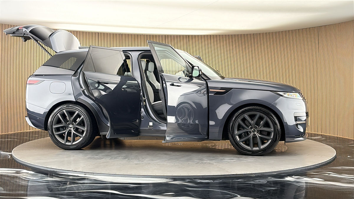 More views of Land Rover Range Rover Sport
