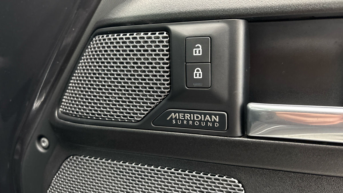 More views of Land Rover Defender 90