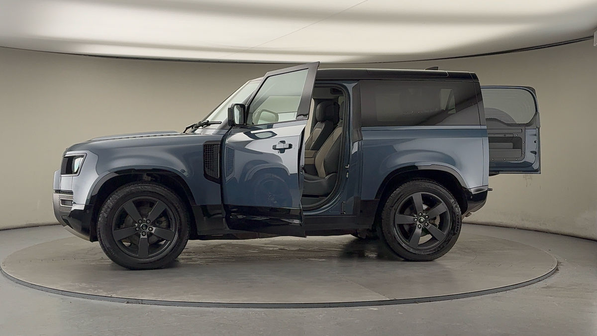 More views of Land Rover Defender 90