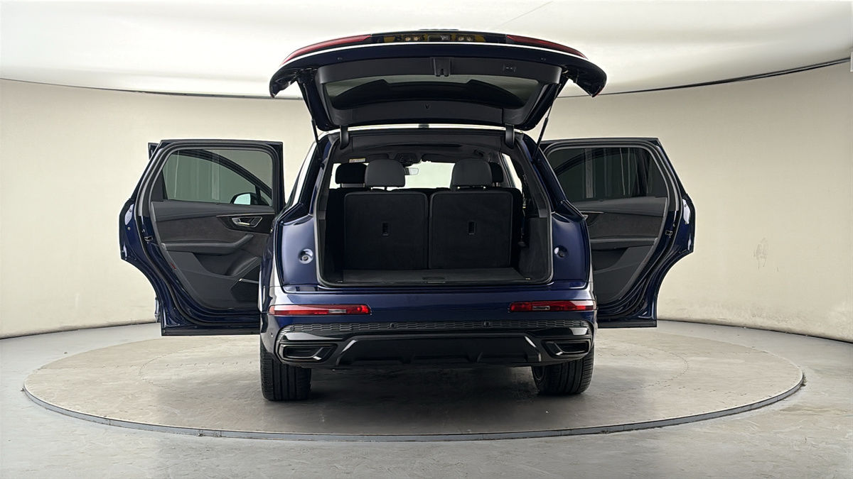 More views of Audi Q7