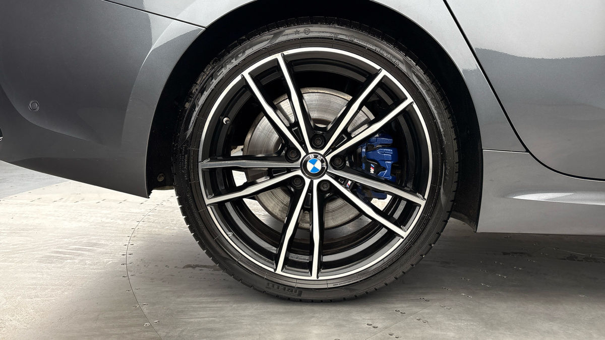 BMW 3 Series Image 10