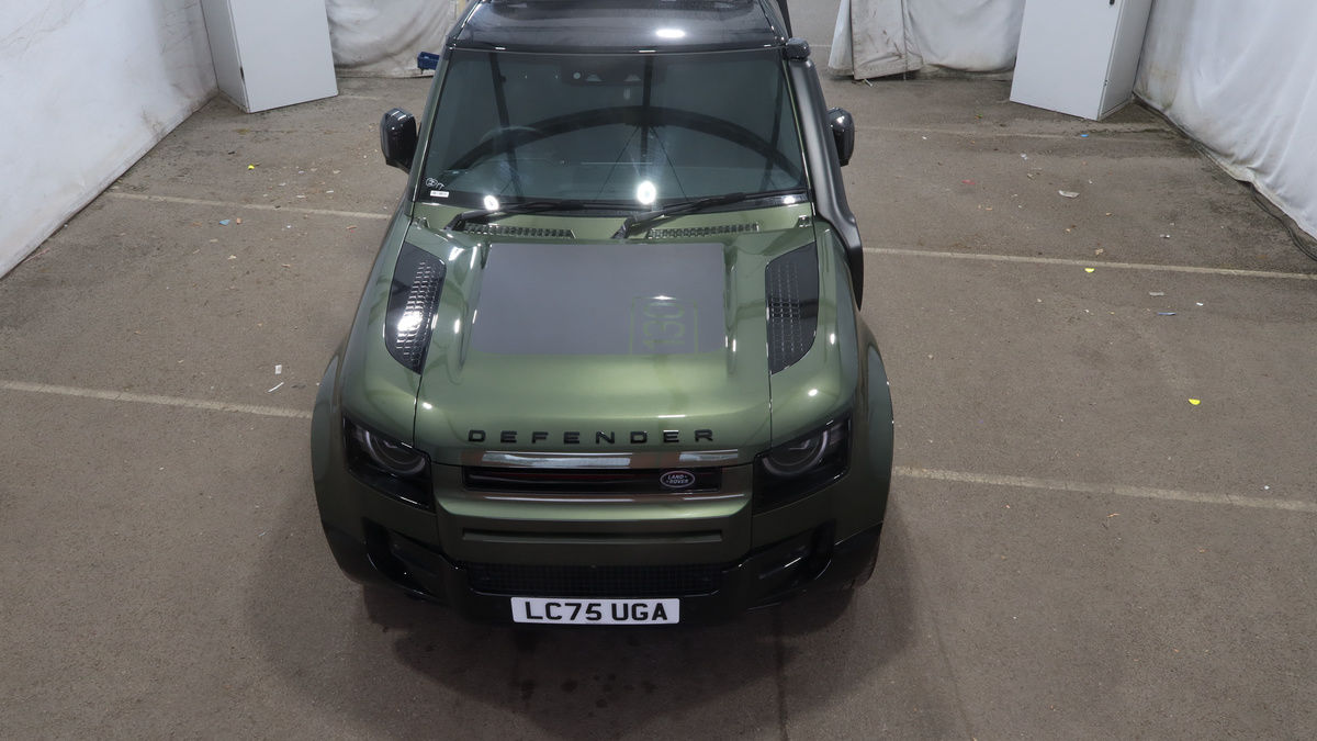 Land Rover Defender 130 Image 7