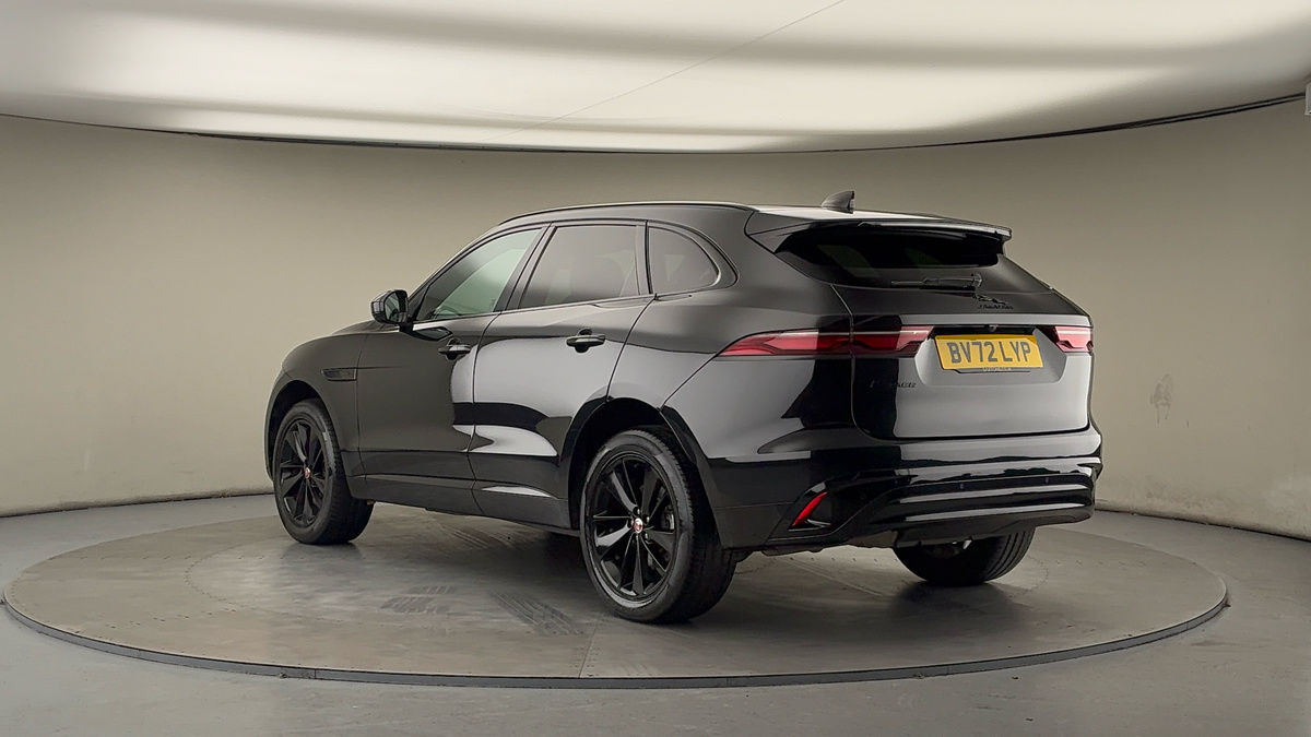 Jaguar F-PACE Image 2