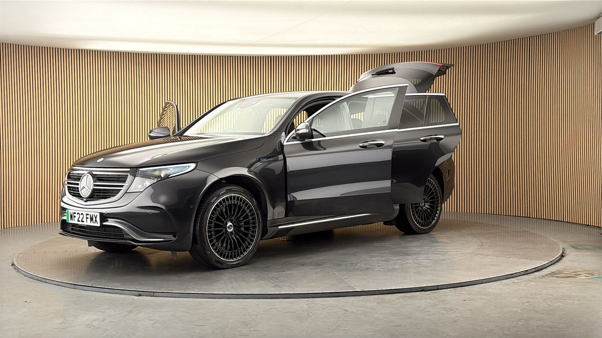 Mercedes-Benz EQC Image 22