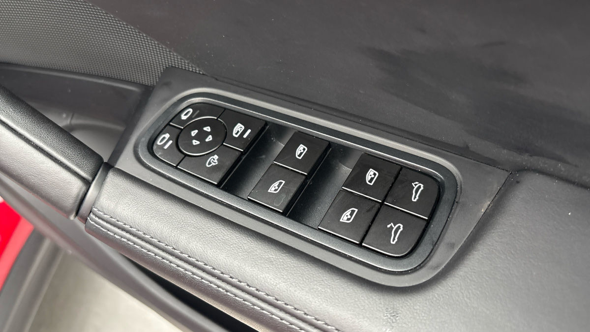Porsche Cayenne Image 27