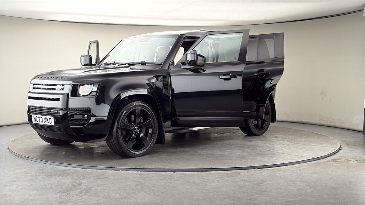 Land Rover Defender 110 Image 22