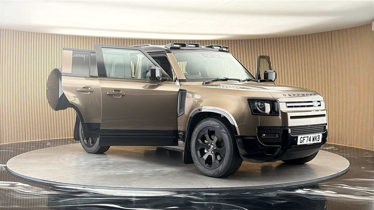 More views of Land Rover Defender 110