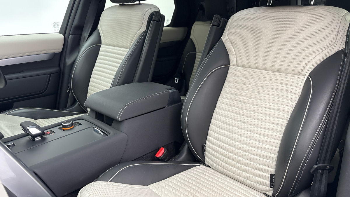 Land Rover Discovery Image 7