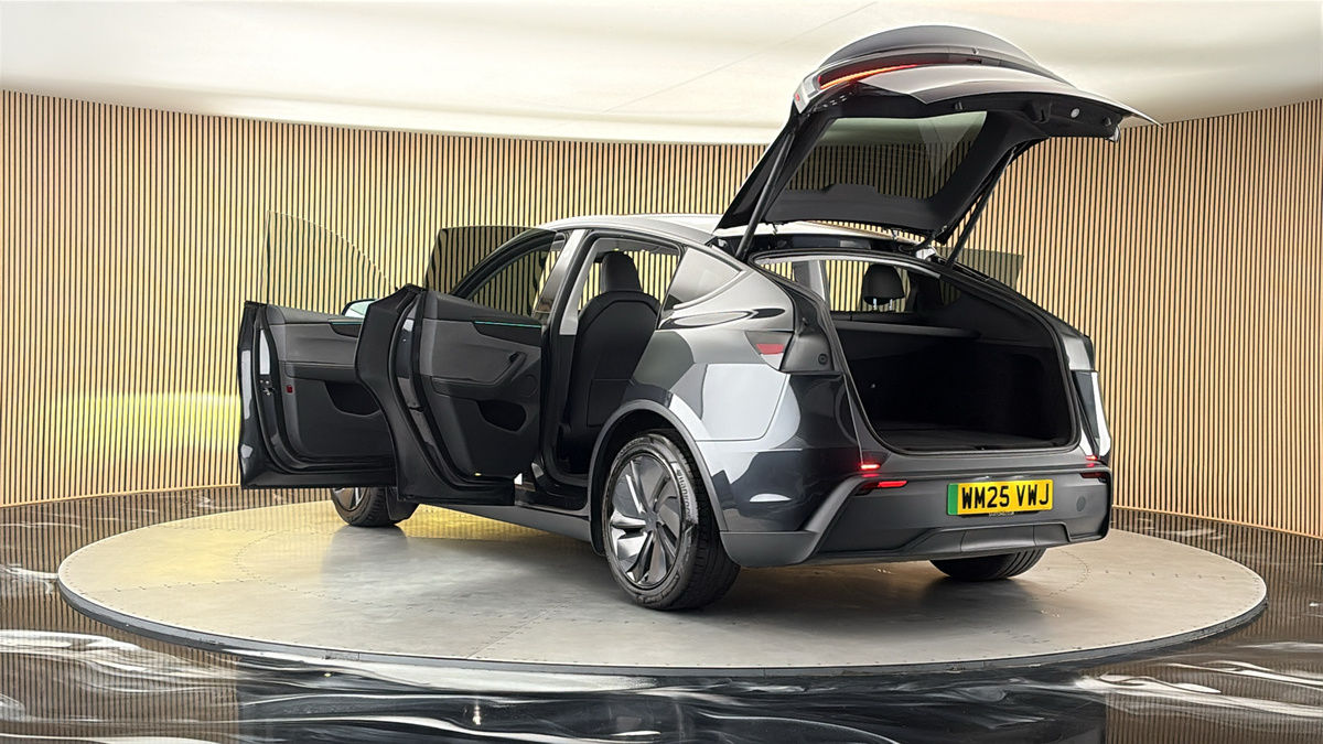 Tesla Model Y Image 23