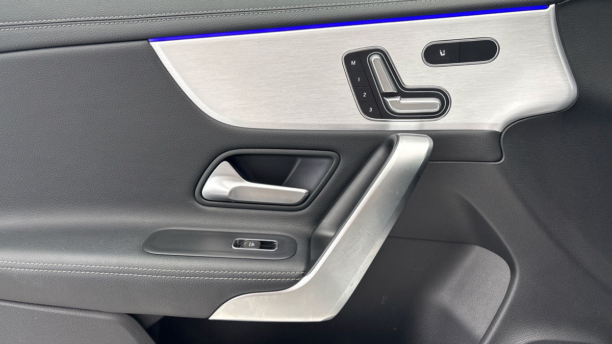 Mercedes-Benz CLA Image 19