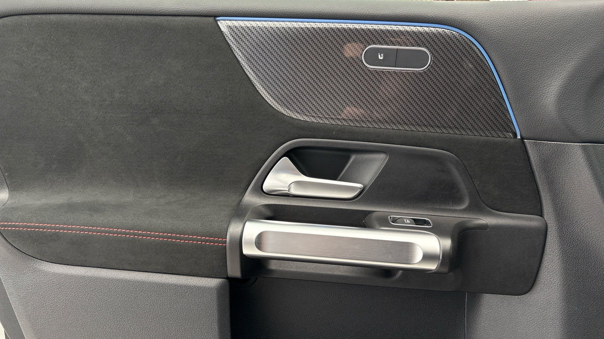 Mercedes-Benz GLB Image 19