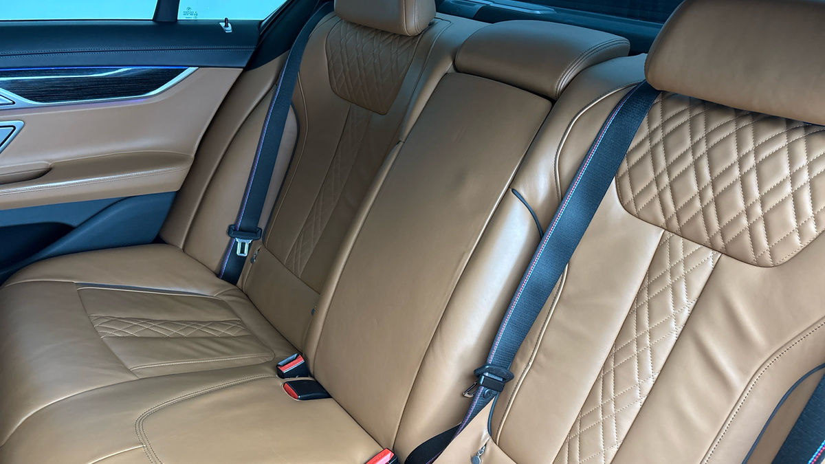 BMW 7 Series Image 8