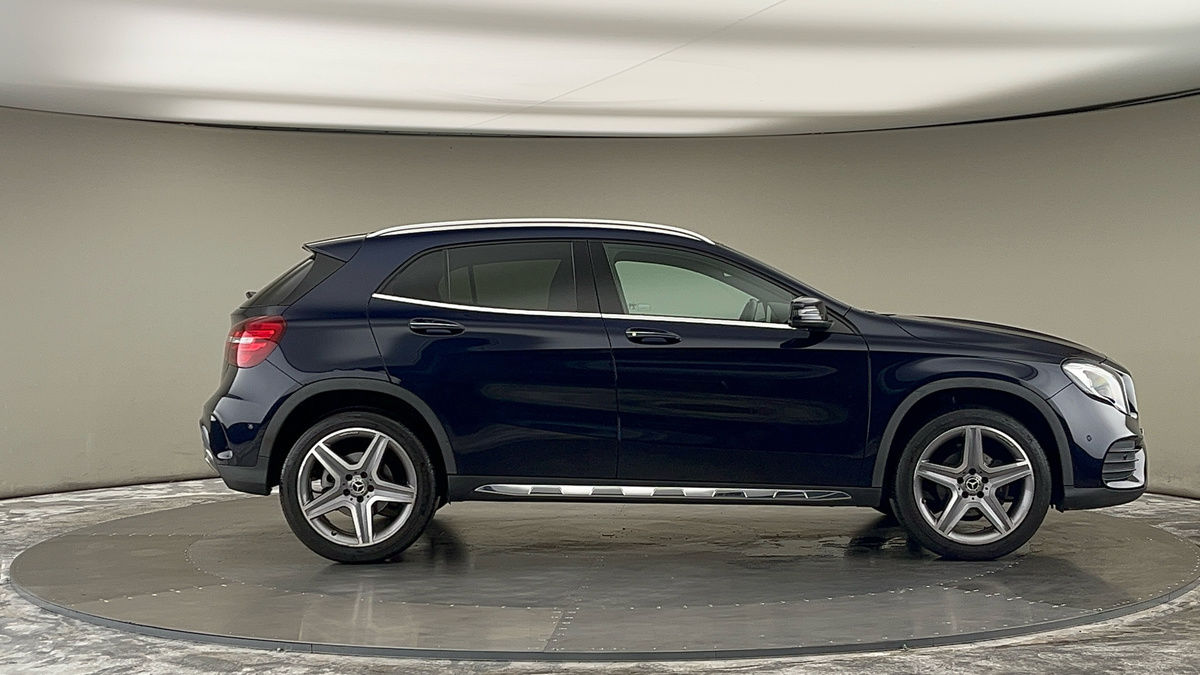Mercedes-Benz GLA Image 16