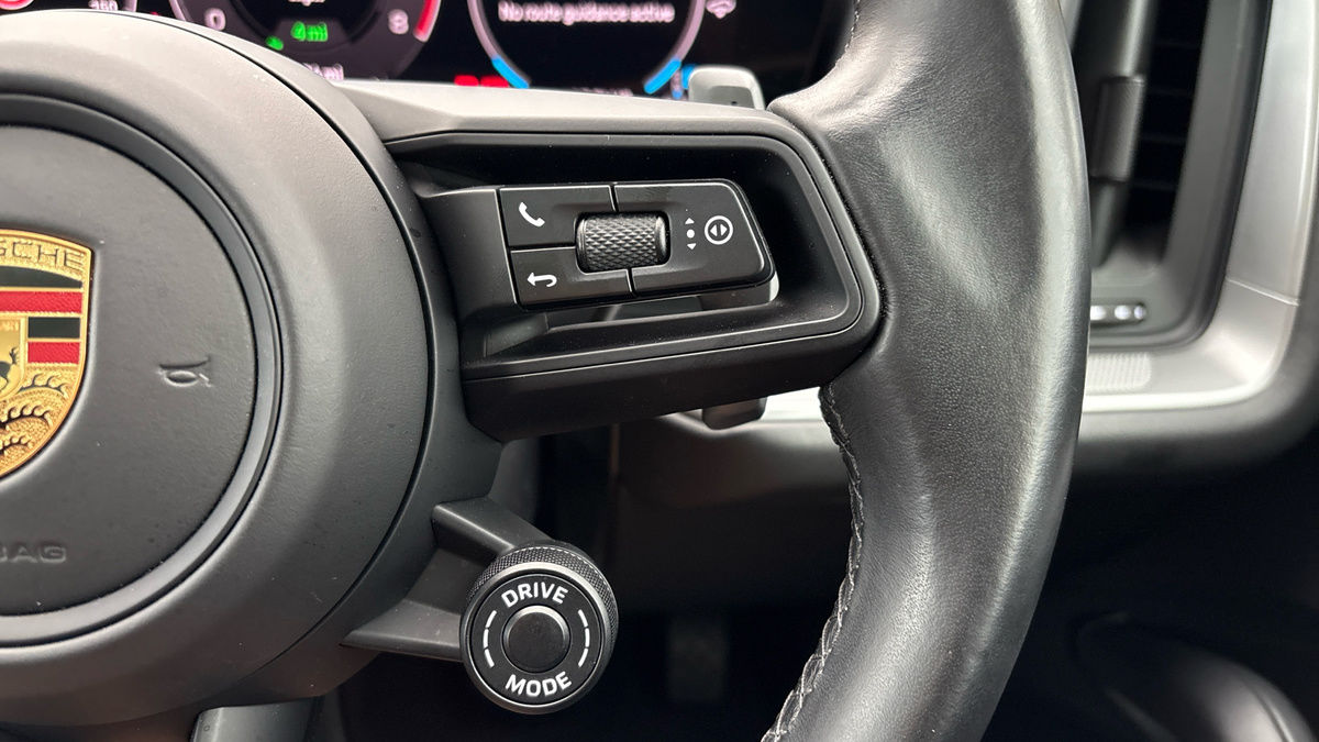 Porsche Cayenne Image 14