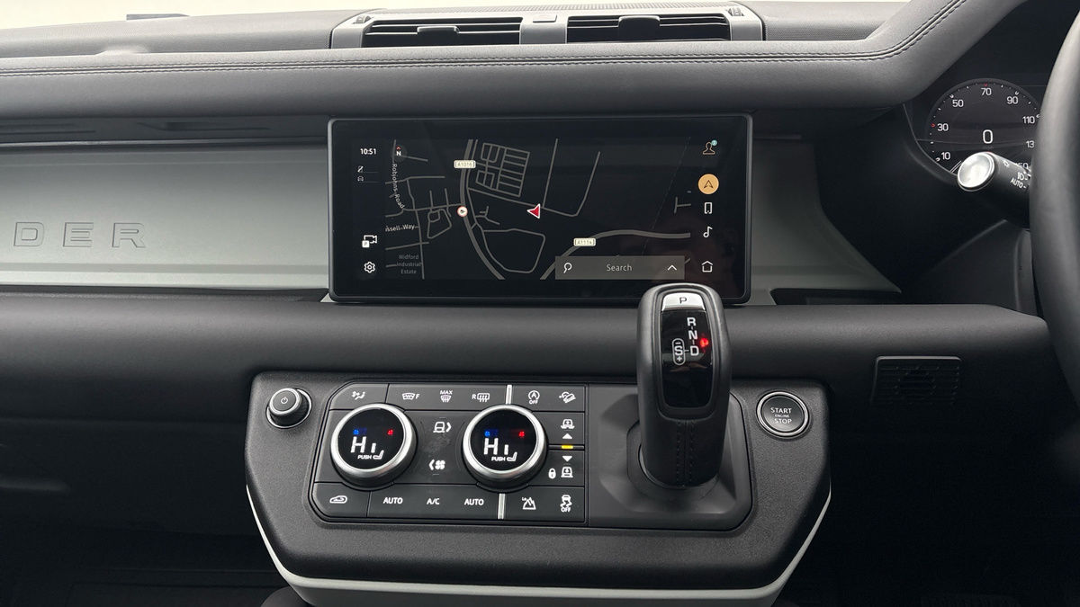 Land Rover Defender 110 Urban Image 29