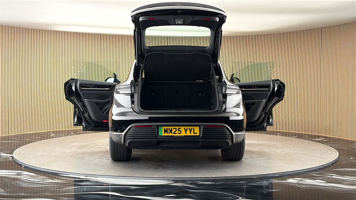 More views of Porsche Macan