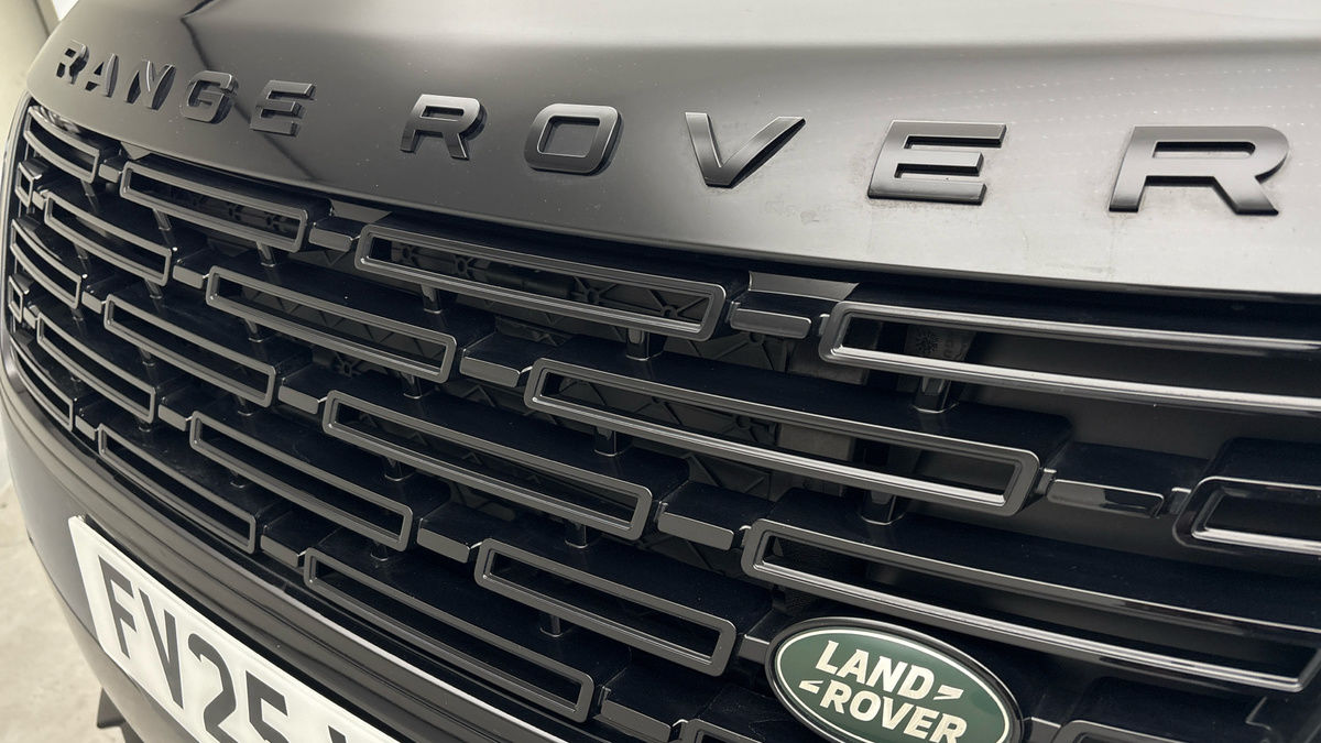 Land Rover Range Rover Velar Image 24