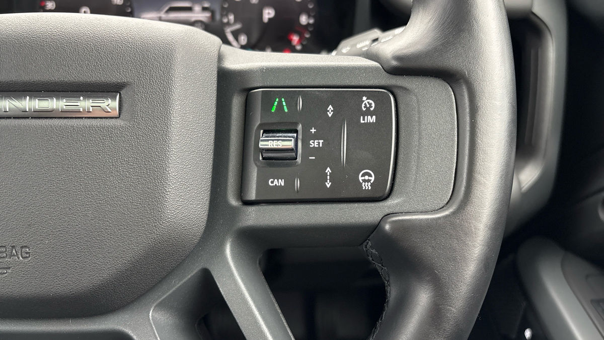 Land Rover Defender 110 Image 14