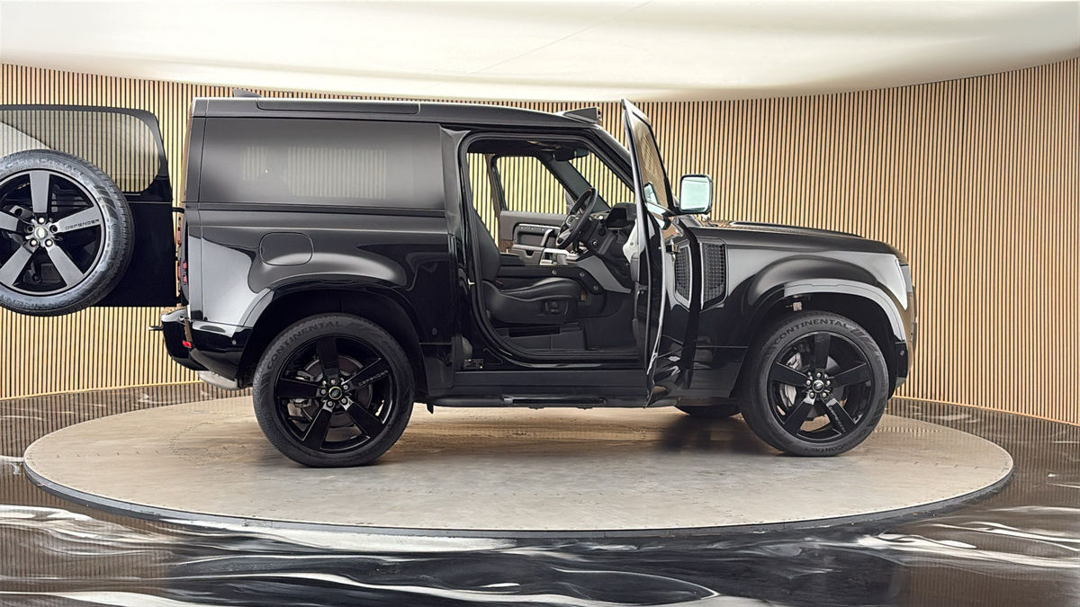 More views of Land Rover Defender 90
