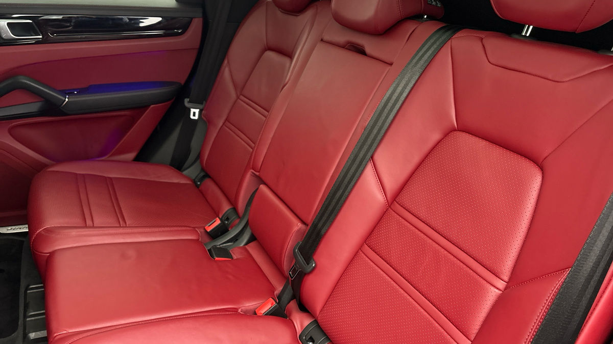 Porsche Cayenne Image 8