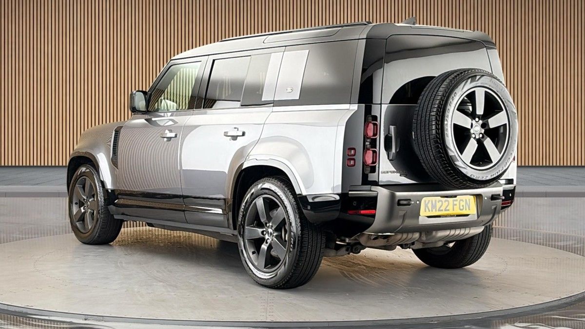 Land Rover Defender 110 Image 2